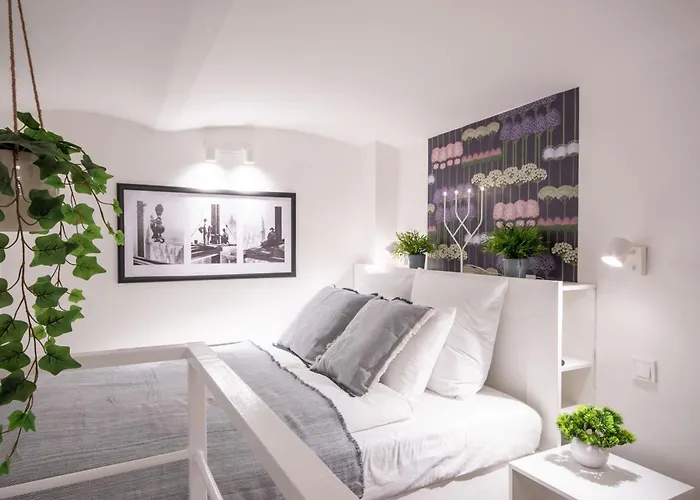 Cute & Compact Central Retreat